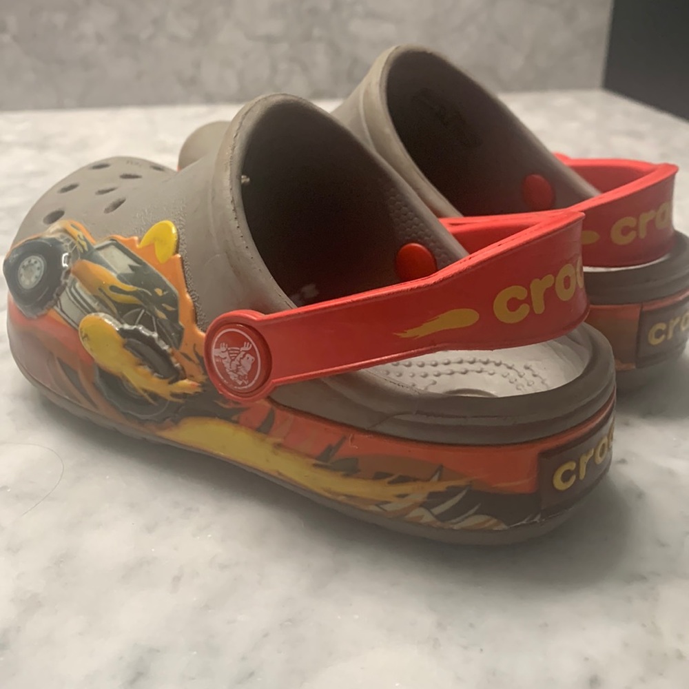Hot Wheels Crocs
